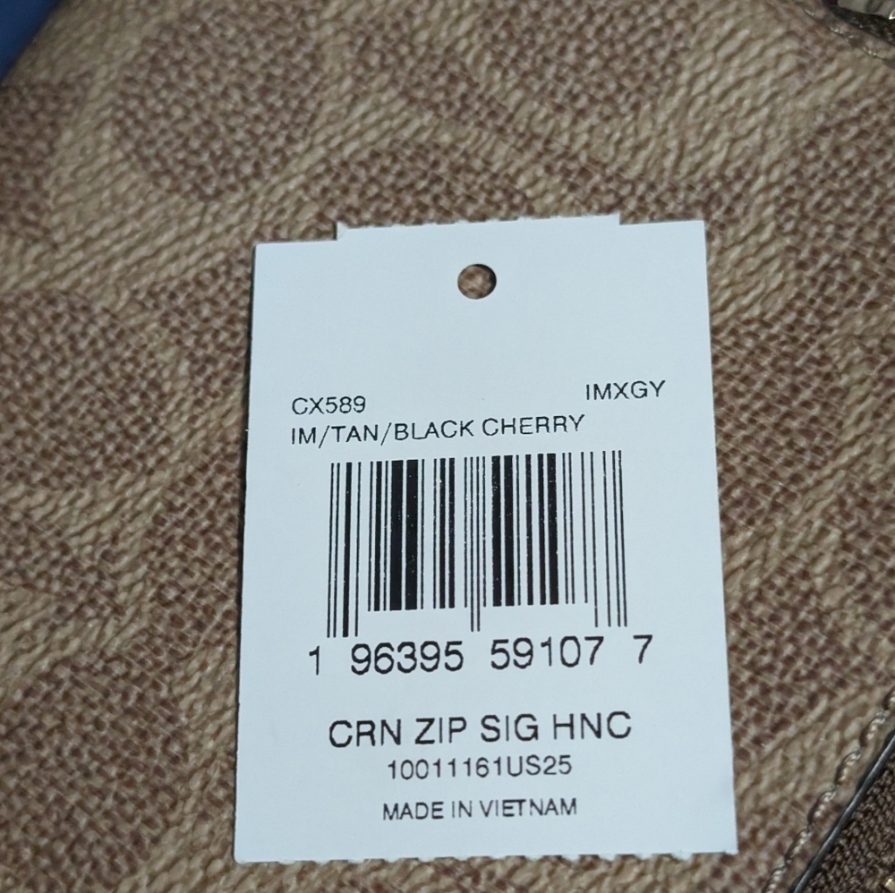 Coach Corner Zip Wristlet in Signature Canvas with Horse & Carriage - NWT - Picture 8 of 9